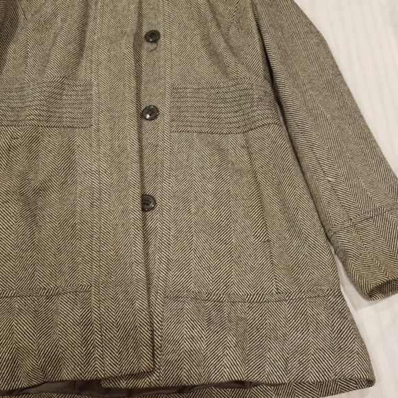 Trench coat with fur hoodie - Picture 3 of 8